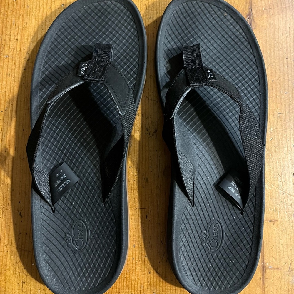 Women’s Chaco flip flops size 7